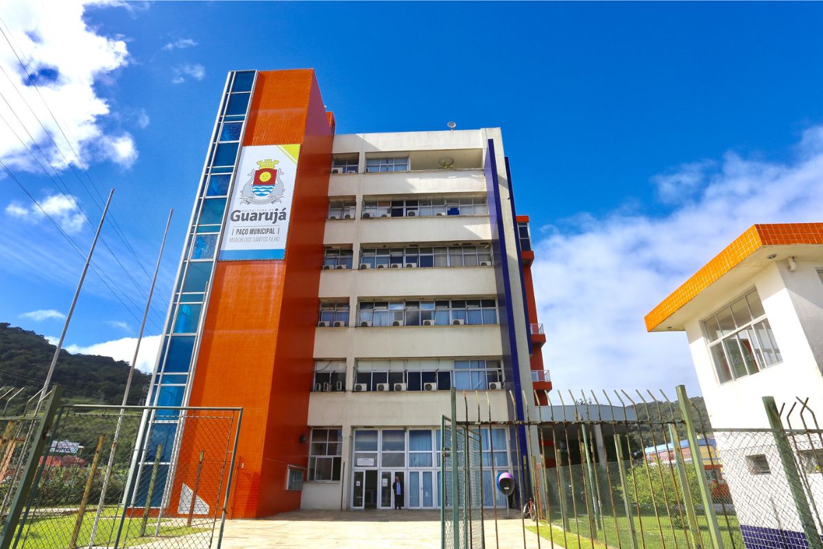 Prefeitura abre concurso com 168 vagas e salários de até R$ 6,9 mil