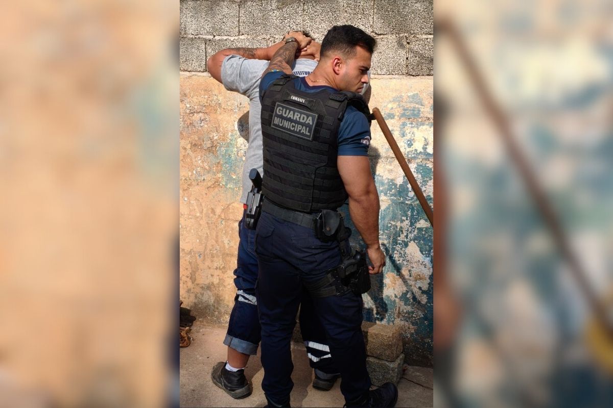 Gari é preso com drogas escondidas no carrinho de limpeza em SP