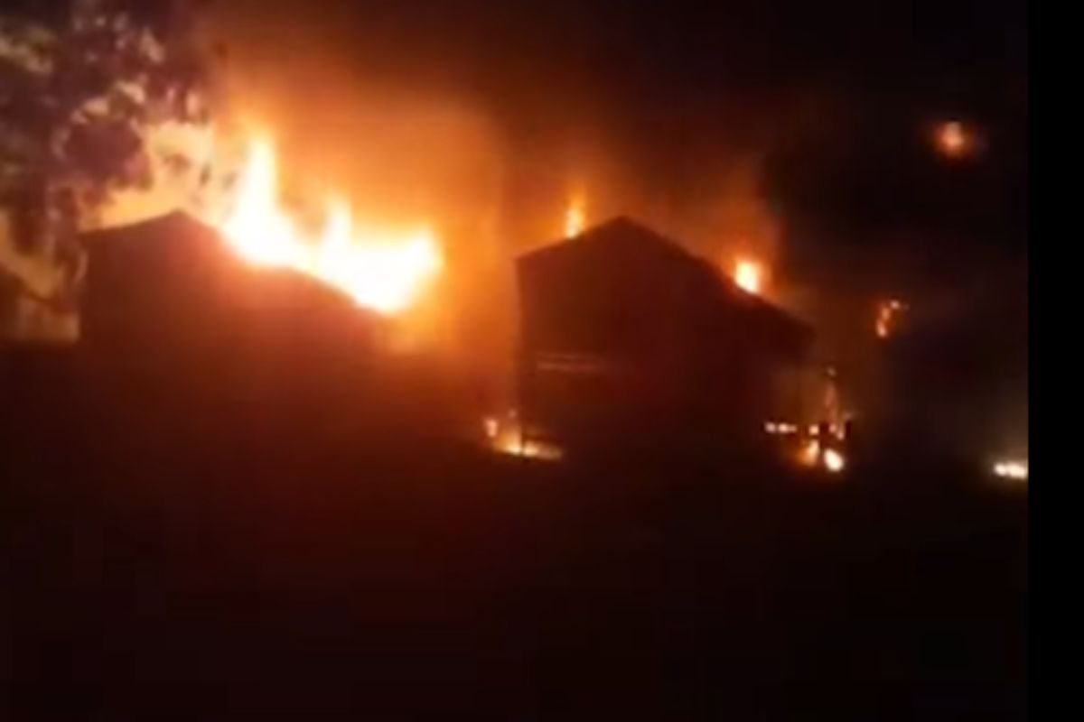 Vídeo: incêndio de grandes proporções atinge fábrica no interior de SP