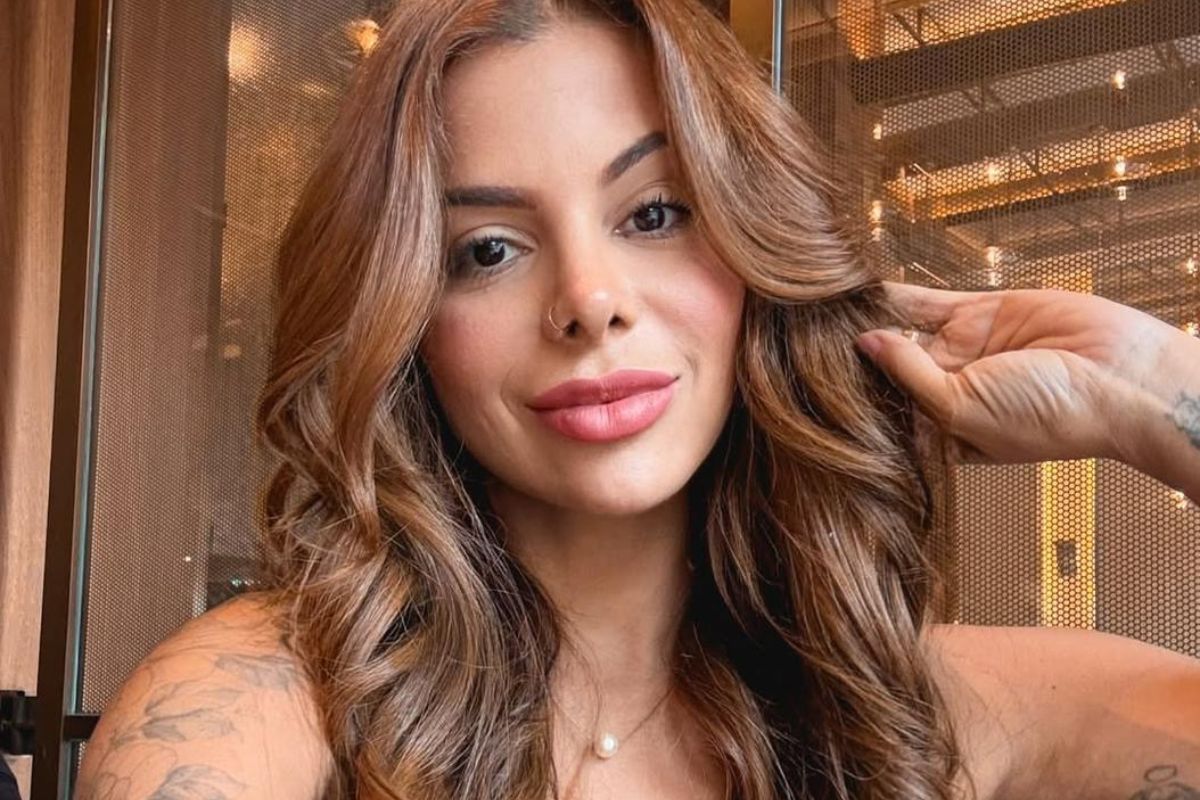 Evelyn Regly relembra abuso na infância e revela: “Eu perdoei”