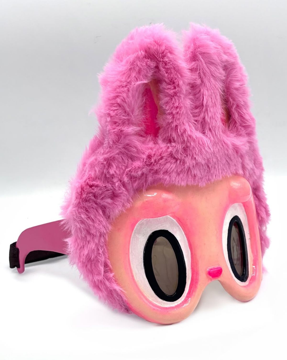 Mascara-de-Labubu-de-Lisa-03 Saiba como Lisa, do Blackpink, ajudou no sucesso global do Labubu