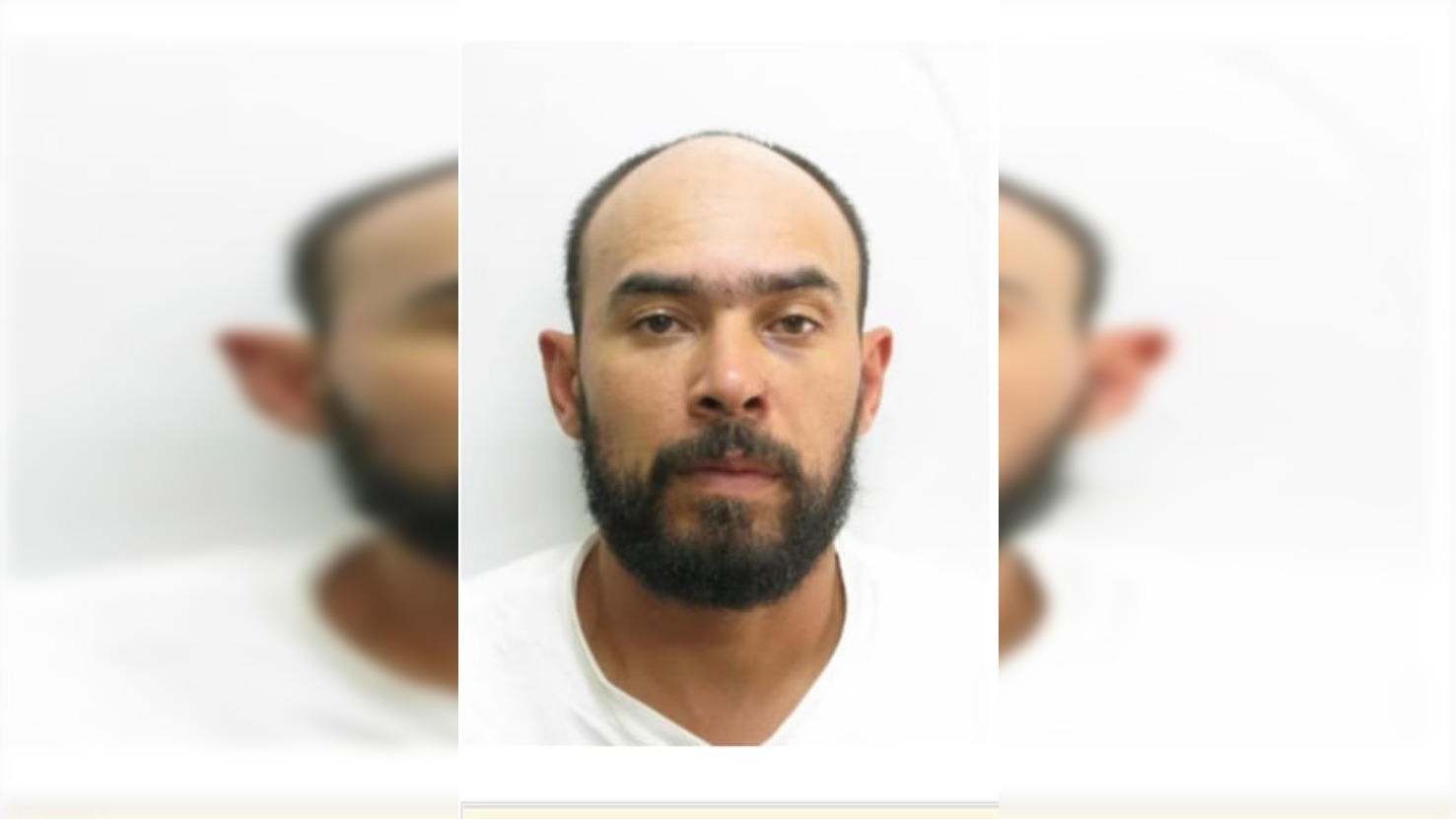 Minutos após sentença, assassino condenado rompe tornozeleira e foge