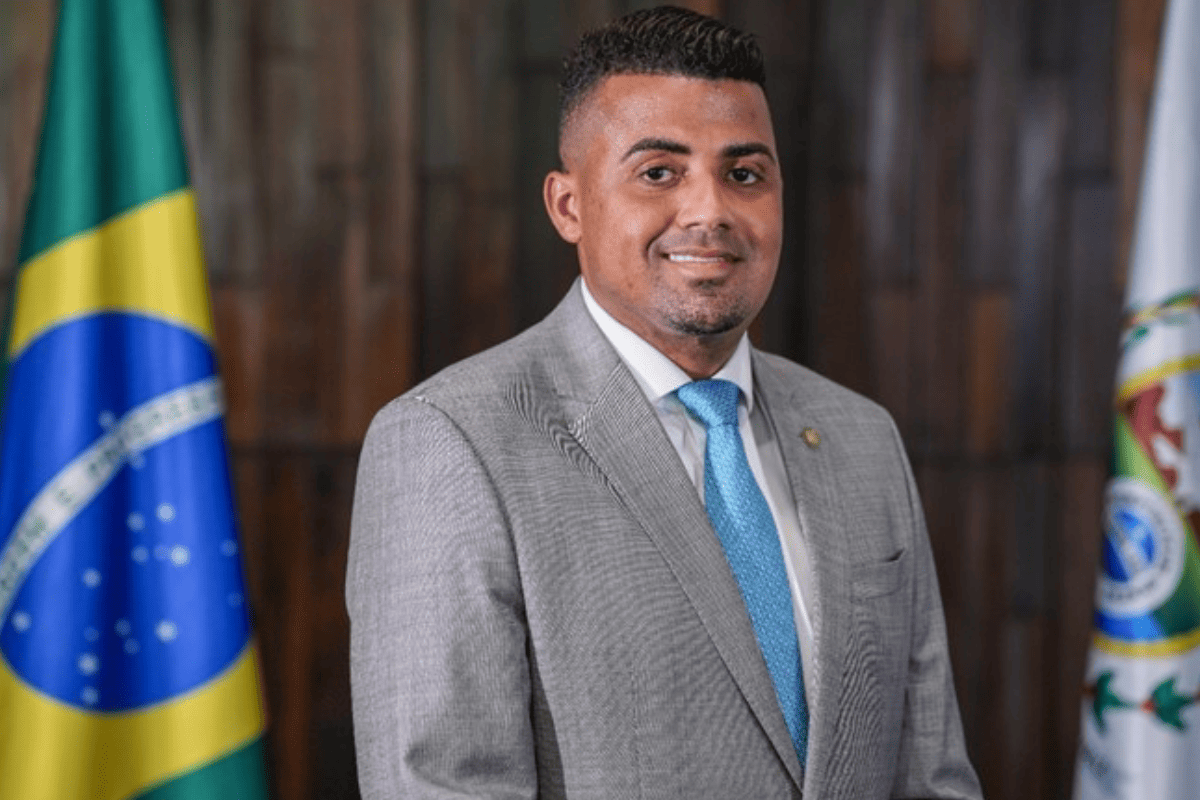 O deputado estadual Thiego Santos