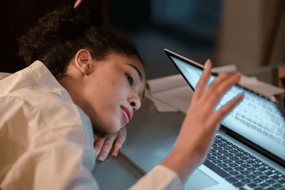 foto com cor. fadiga digital - metrópoles