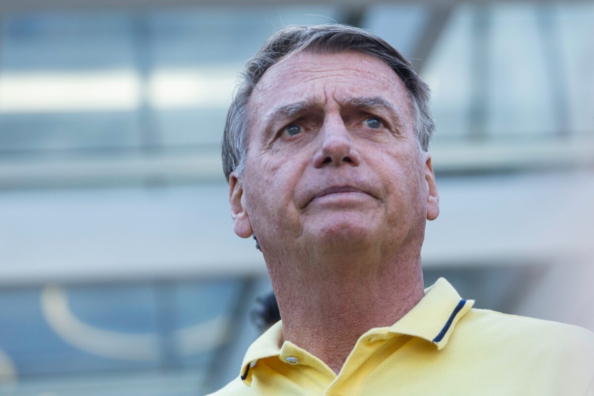 Moraes autoriza Bolsonaro a deixar prisão domiciliar e ir a hospital