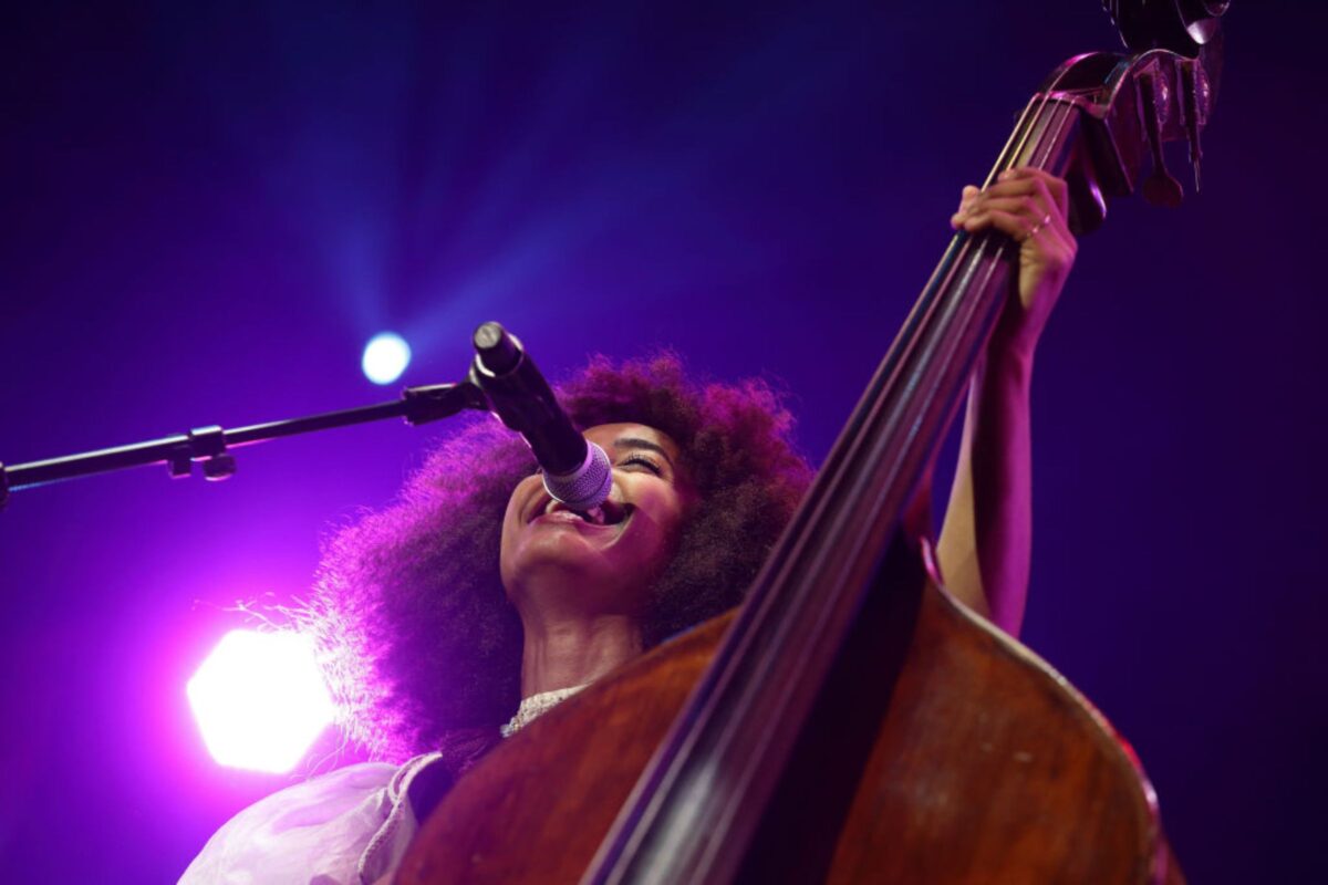 Esperanza Spalding leva jazz e solidariedade ao Festival Estilo Brasil