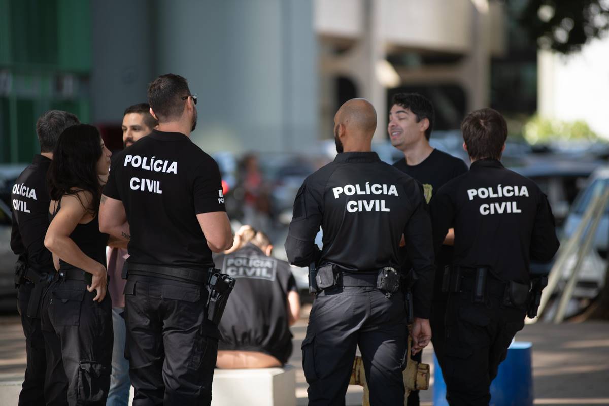 Governo federal oferece reajuste de 24,32% à Polícia Civil do DF |  Metrópoles