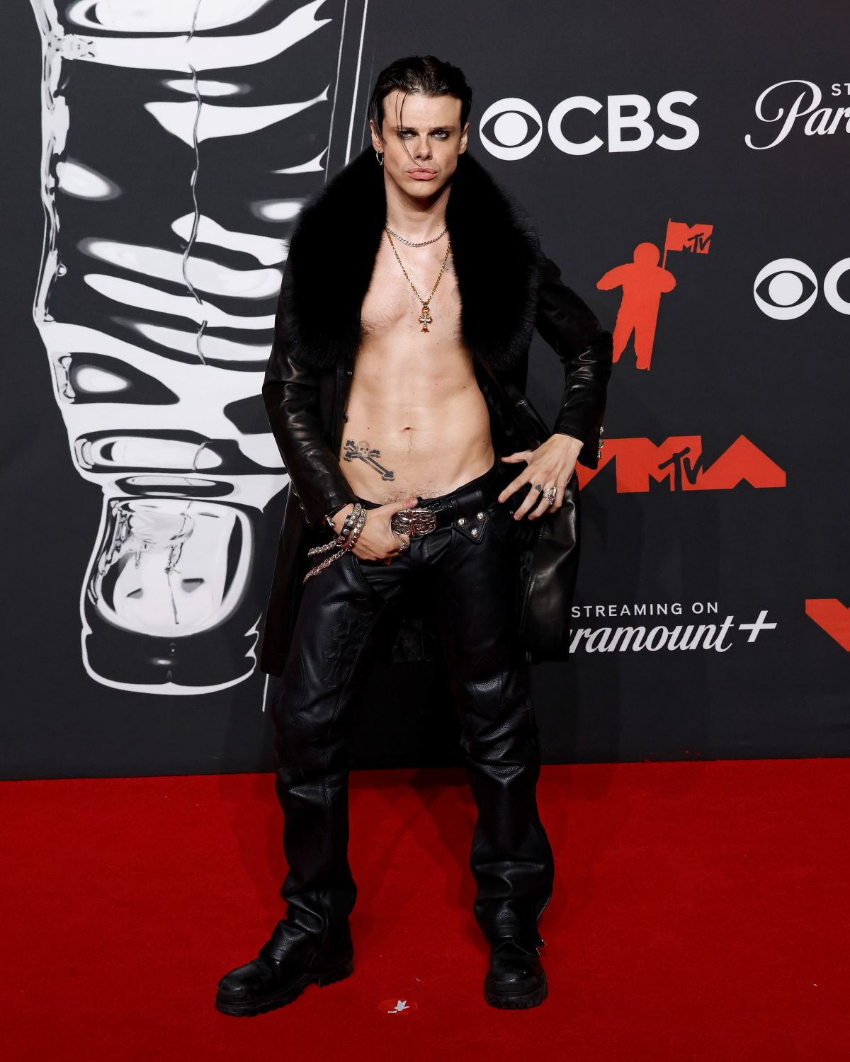 Yungblud no tapete vermelho do Video Music Awards (VMA) 2025 - Metrópoles