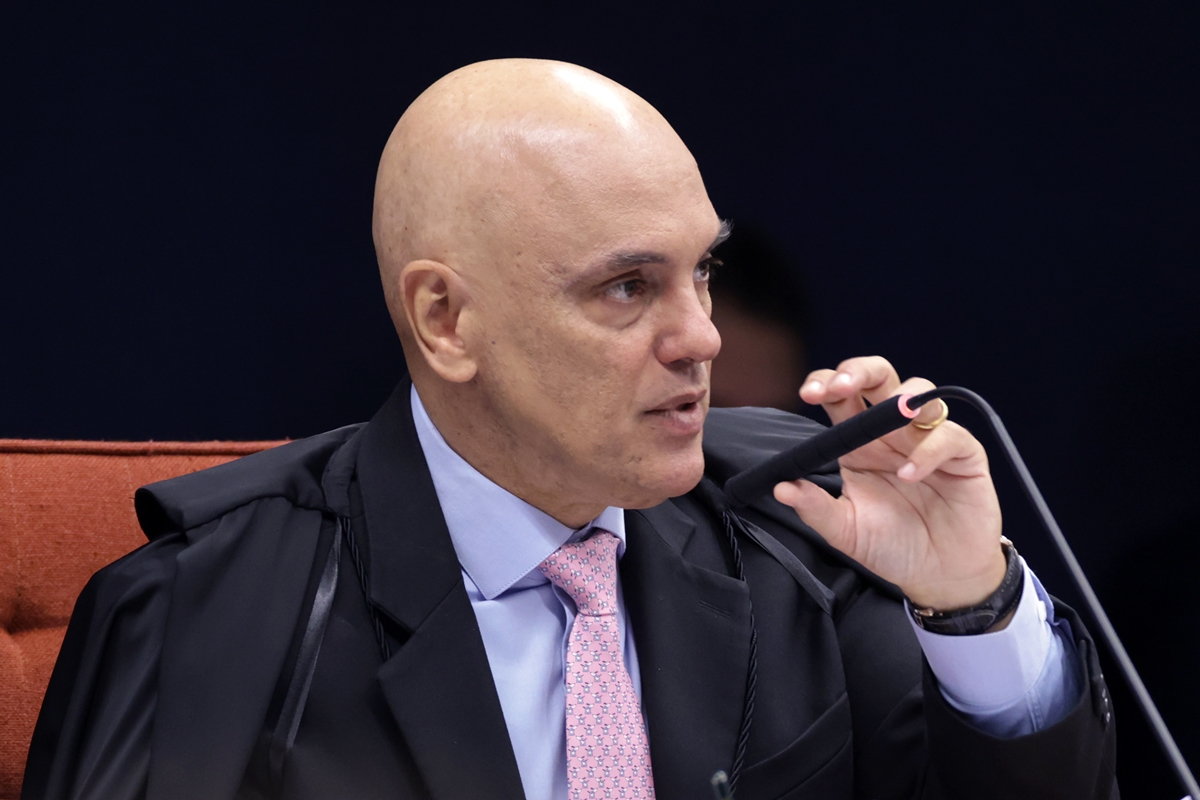 Moraes determina início do cumprimento de pena de “Débora do Batom”