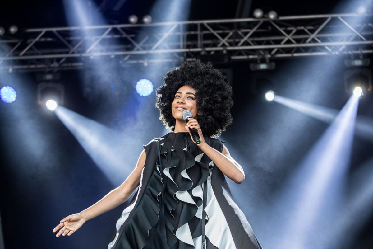 Falta pouco para curtir o jazz de Esperanza Spalding no Estilo Brasil