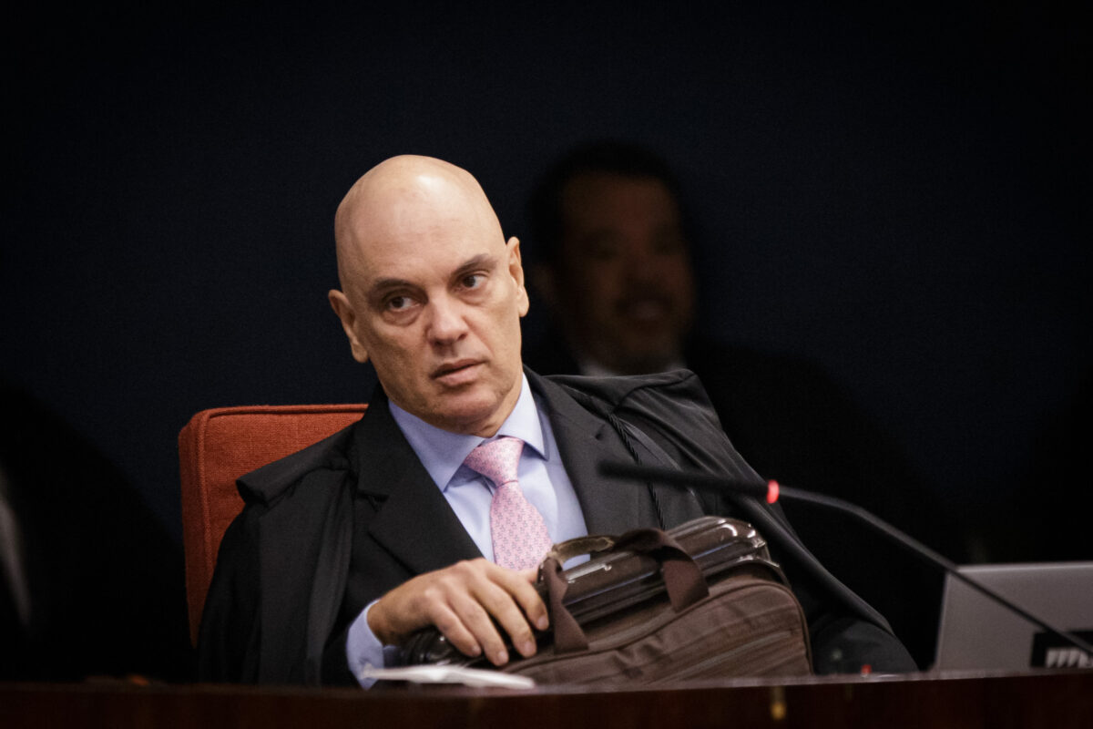 Moraes autoriza visita de deputados, senadores e Valdemar a Bolsonaro