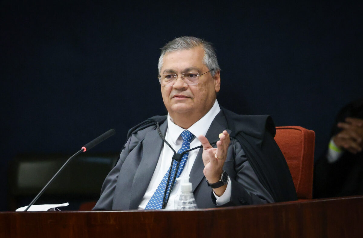 Dino ironiza Magnitsky e diz que Mickey não muda julgamento no STF