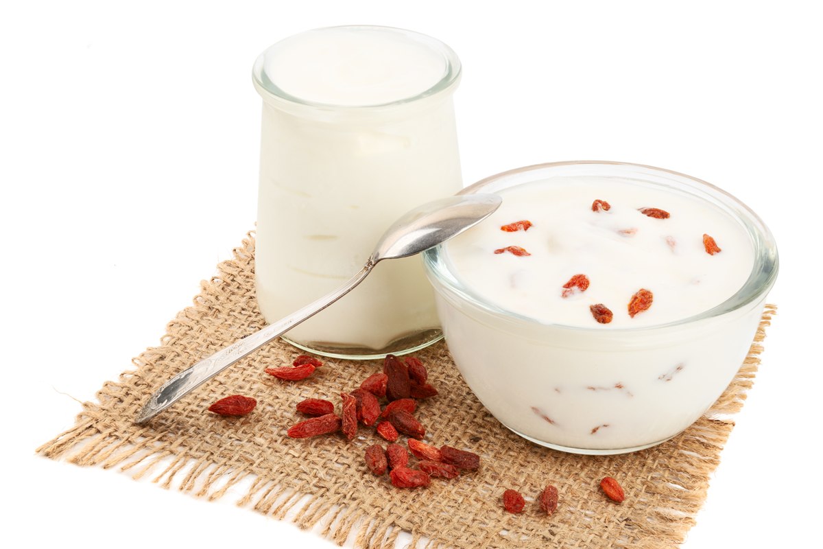 Foto colorida de iogurte com goji berry - Metrópoles