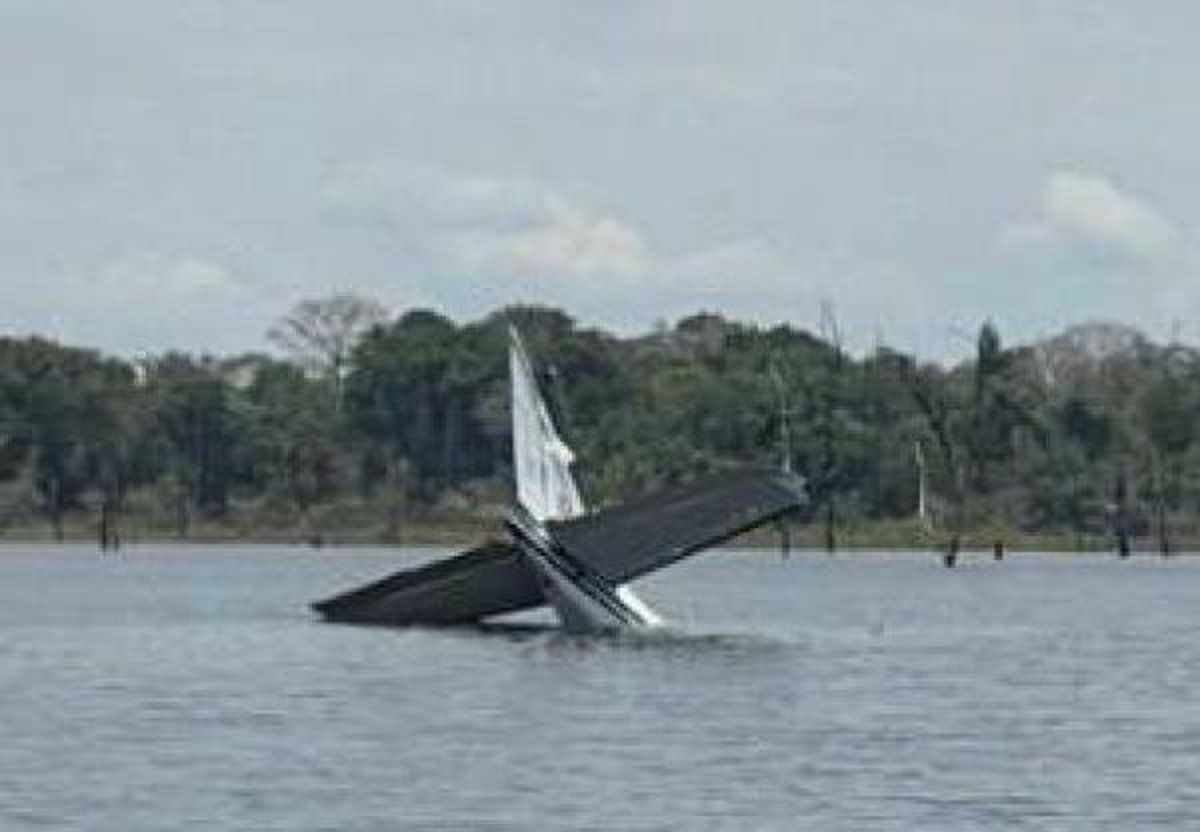 FAB intercepta avião vindo da Venezuela com 380 kg de maconha