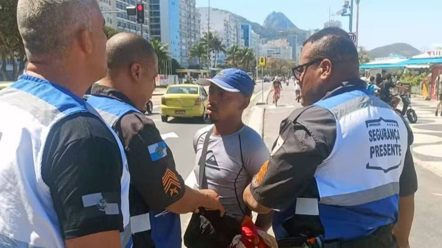 RJ: ambulante é preso ao vender camarão por R$ 400 a turistas chilenos