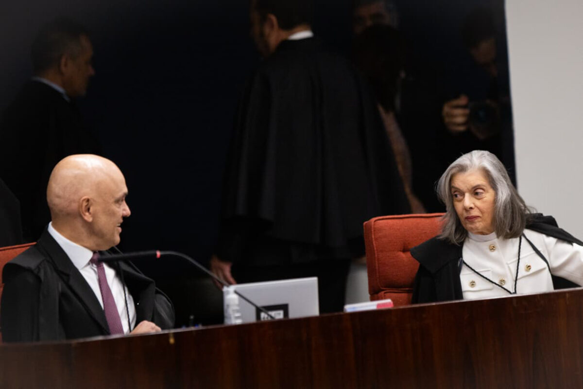 Moraes interrompe Cármen e diz que grupo de Bolsonaro tentou golpe