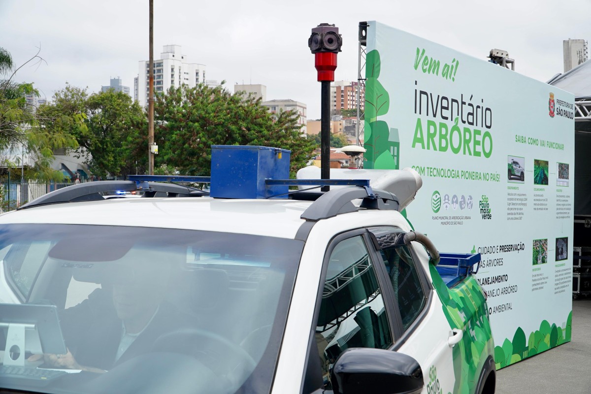 Fotografia colorida mostrando carro com sistema de monitoramento-Metrópoles