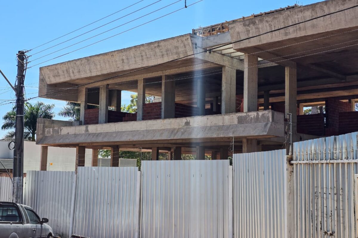 Fachada de obra de mansão abandonada na QL do Lago Sul, propriedade de Antônio Carlos Camilo Antunes, o Careca do INSS, apontado pela PF como intermediário das fraudes. 
