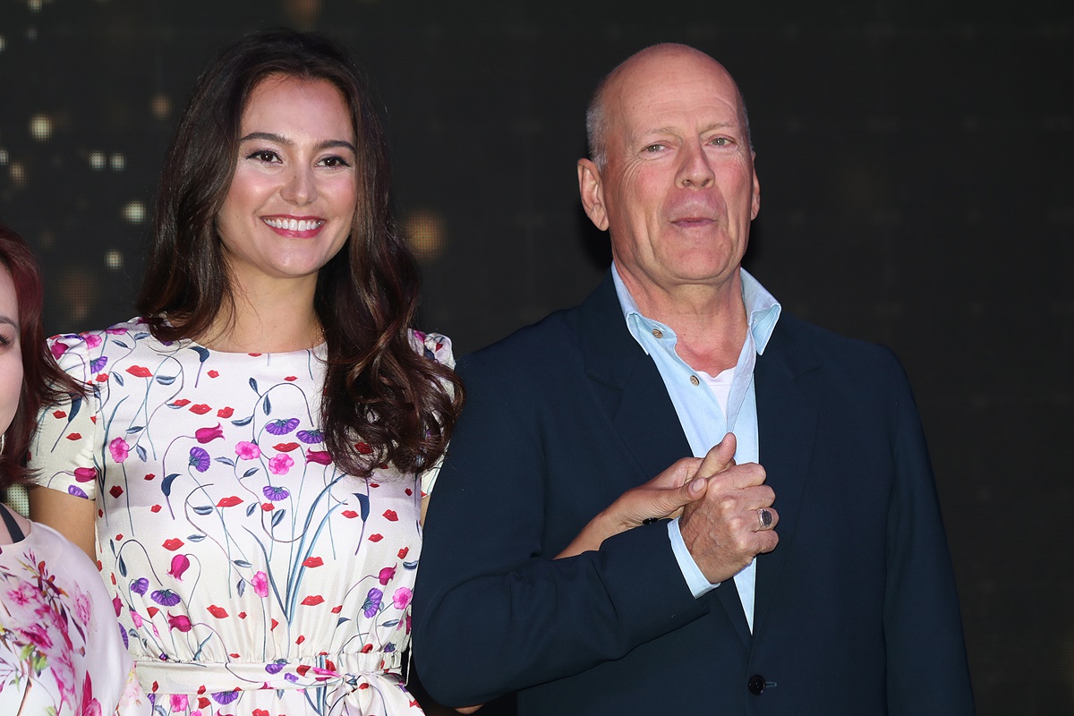 Esposa de Bruce Willis revela que o ator não se comunica mais
