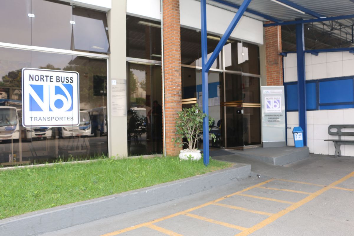 Polícia investiga atropelamento de criança em garagem de ônibus em SP
