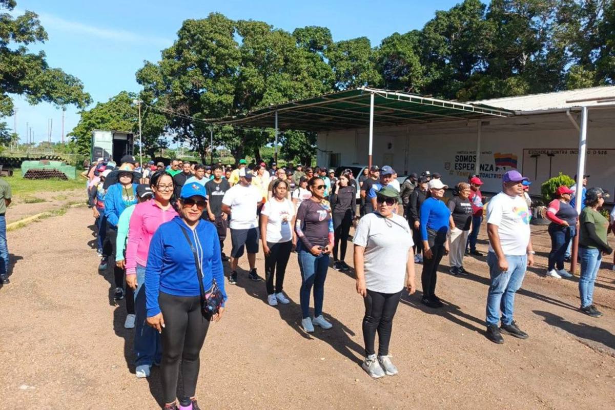 Venezuela inicia treinamento militar de civis em meio à tensão com EUA