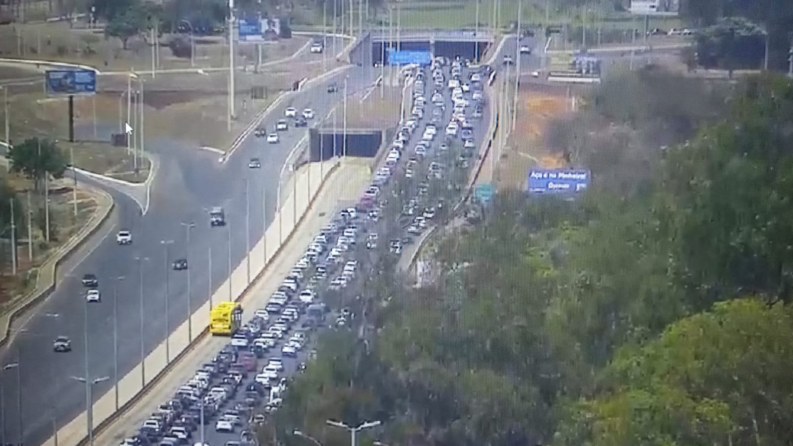 Alterações no trânsito geram engarrafamentos próximo ao aeroporto