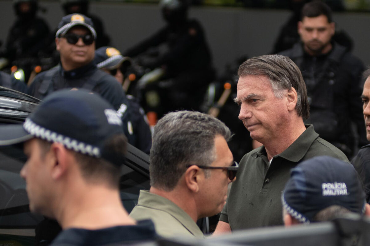 Recomeça o jogo para adiar a prisão de Bolsonaro