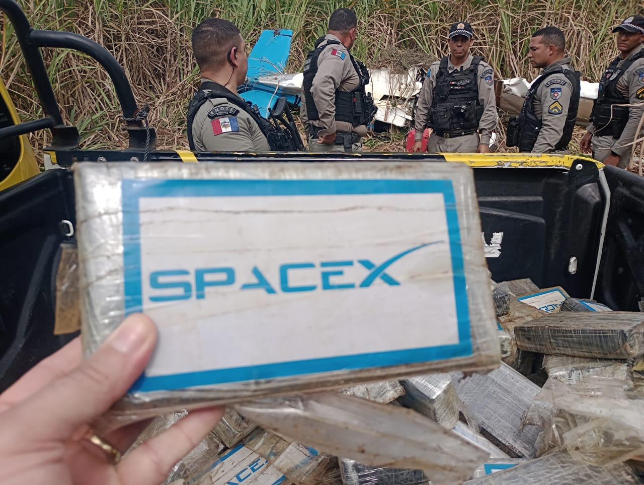 Avião monomotor transportando 180 quilos de coca cai e piloto morre