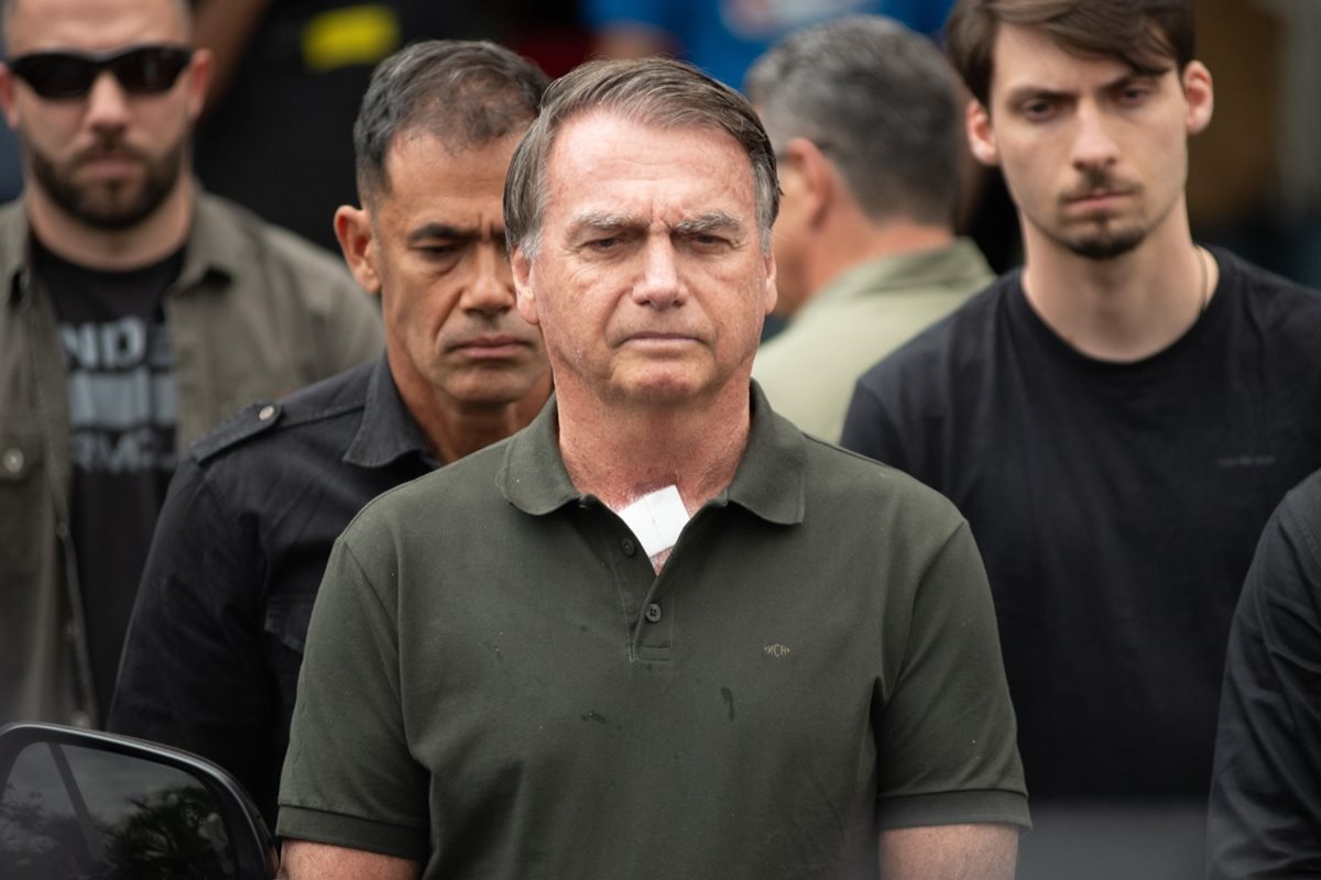 Entenda: Bolsonaro tem anemia, pneumonia e lesões de pele retiradas