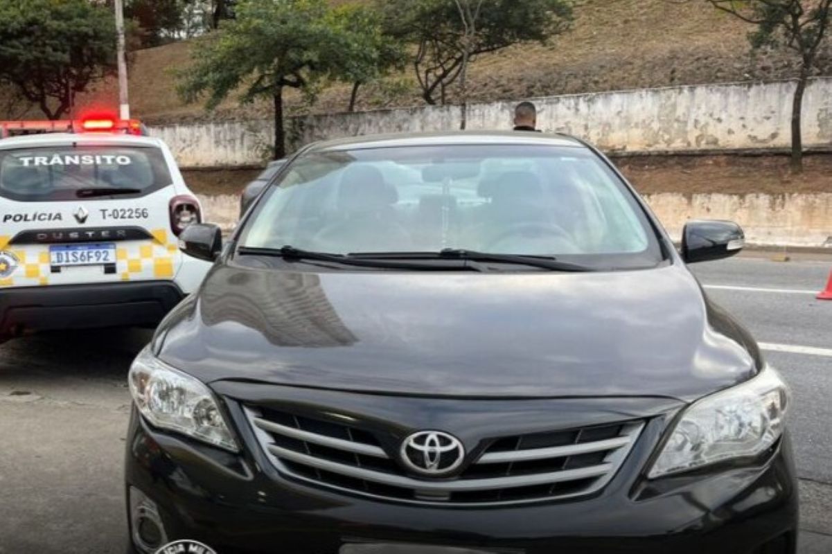 Polícia apreende veículo com mais de R$ 28 mil em multas acumuladas