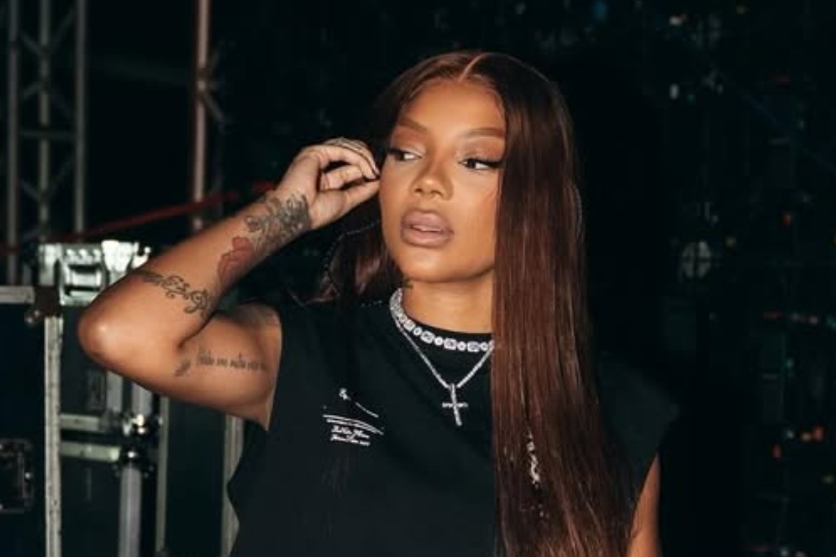 Ludmilla rebate ofensas à filha em show no The Town: “Precisa de pai?”