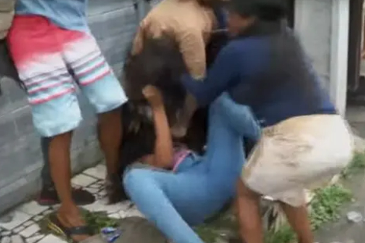 Vídeo: blogueiras brigam ao vivo no SBT e apresentador se desespera