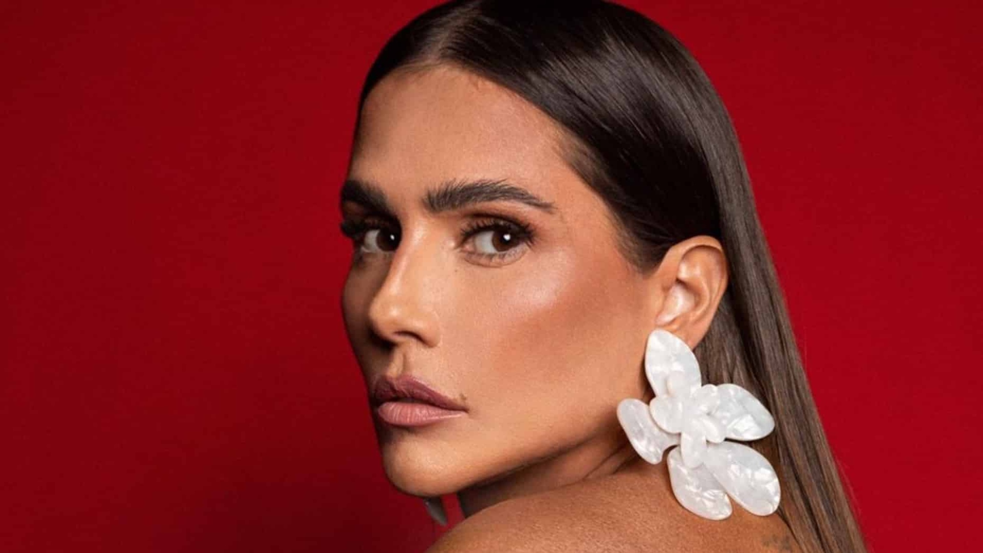 “No amor verdadeiro, cabem os defeitos”, afirma Deborah Secco