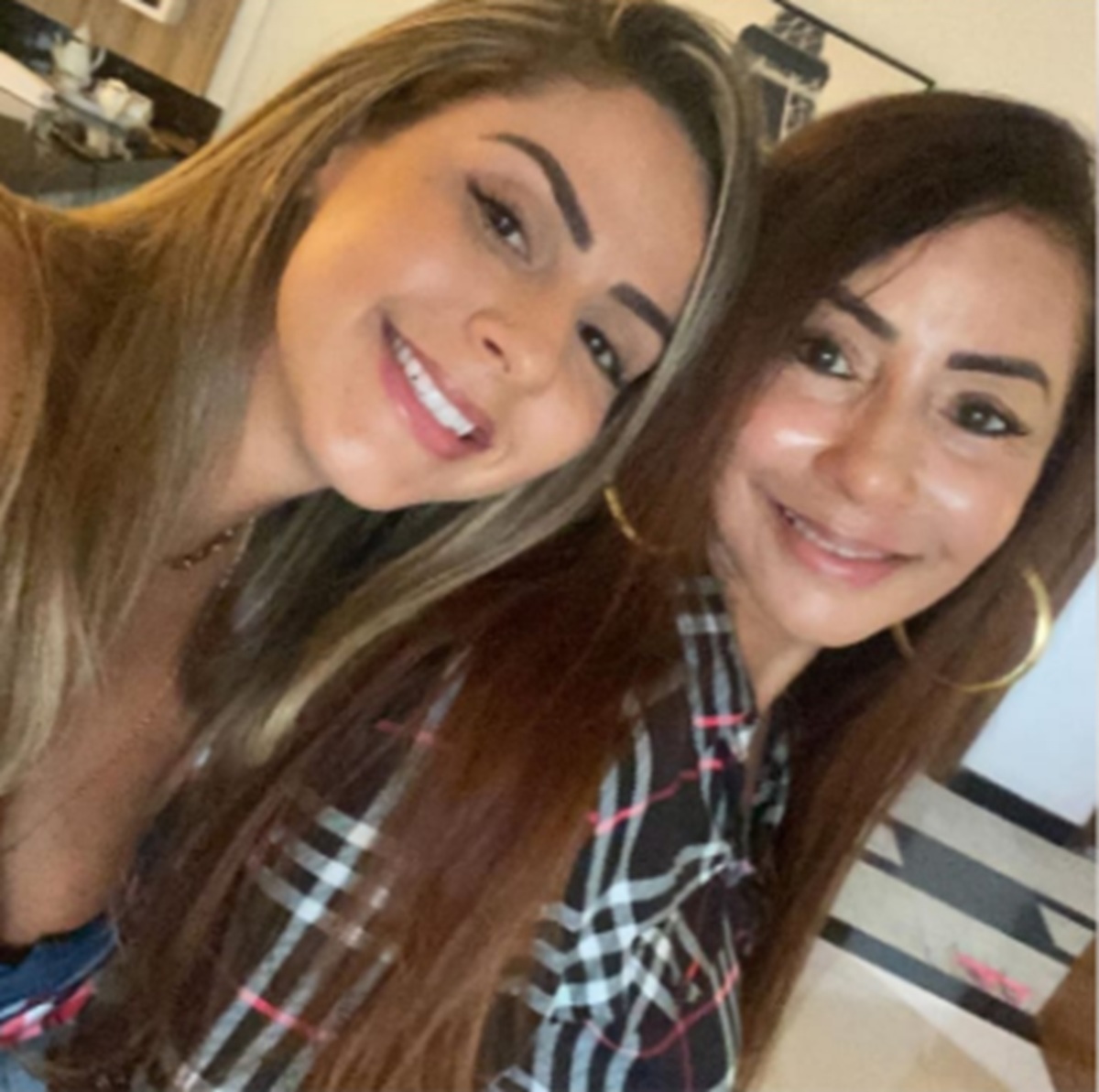 Carolina Bonfim e a mãe, Maria Jacqueline Trovão