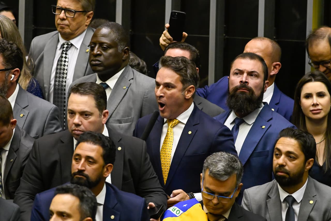 Saiba como votou cada deputado na urgência do PL da Anistia