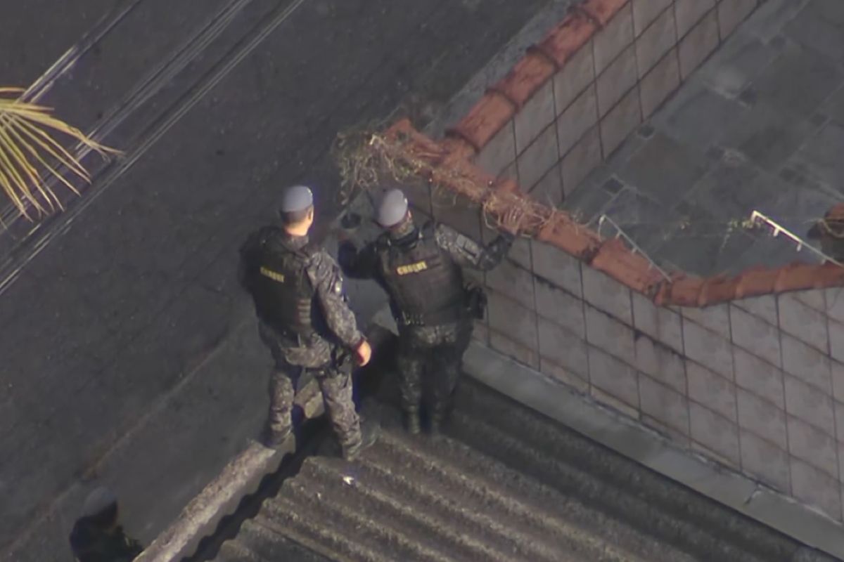 Tentativa de assalto vira perseguição policial em telhados do Morumbi