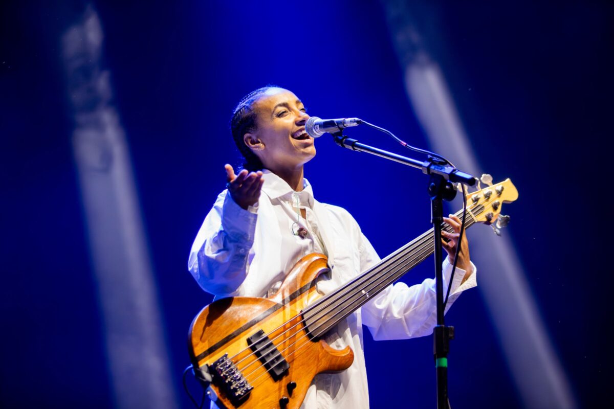 Esperanza Spalding leva ao Festival Estilo Brasil a apoteose do jazz