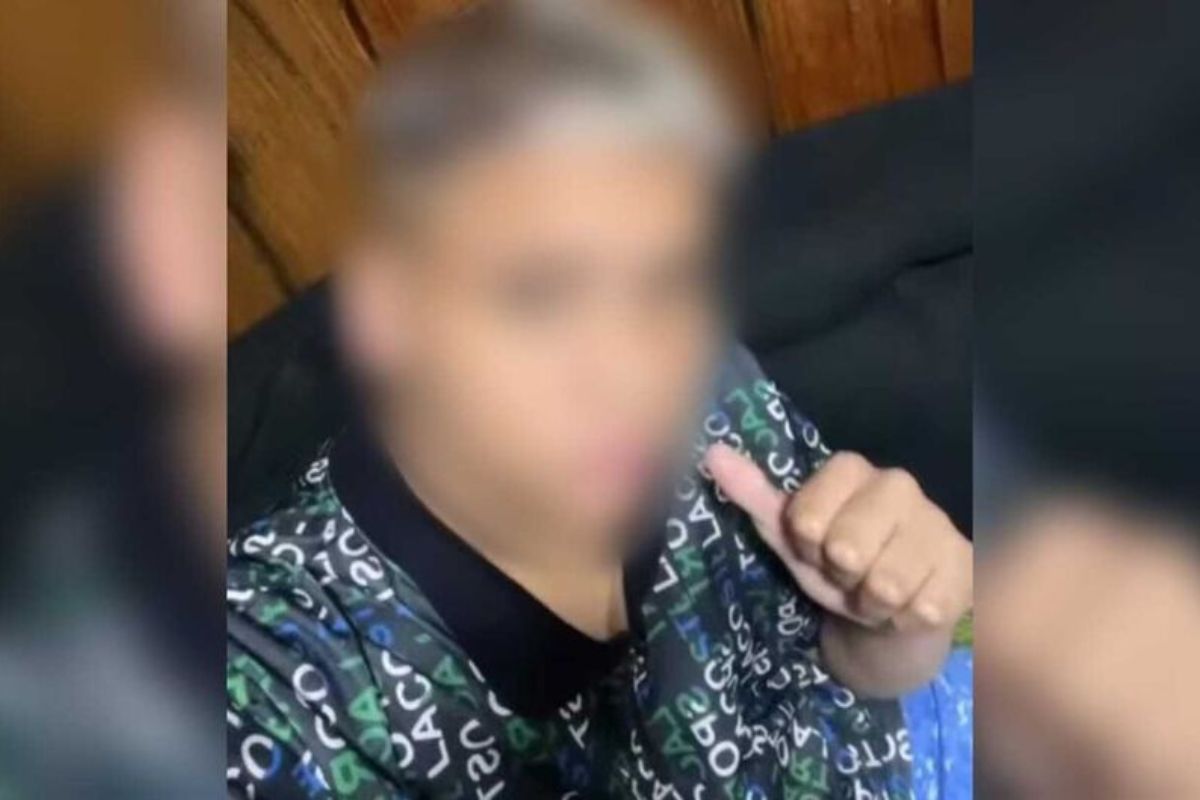Frentista humilha menino autista de 13 anos em MS: “Não sabe ler?”