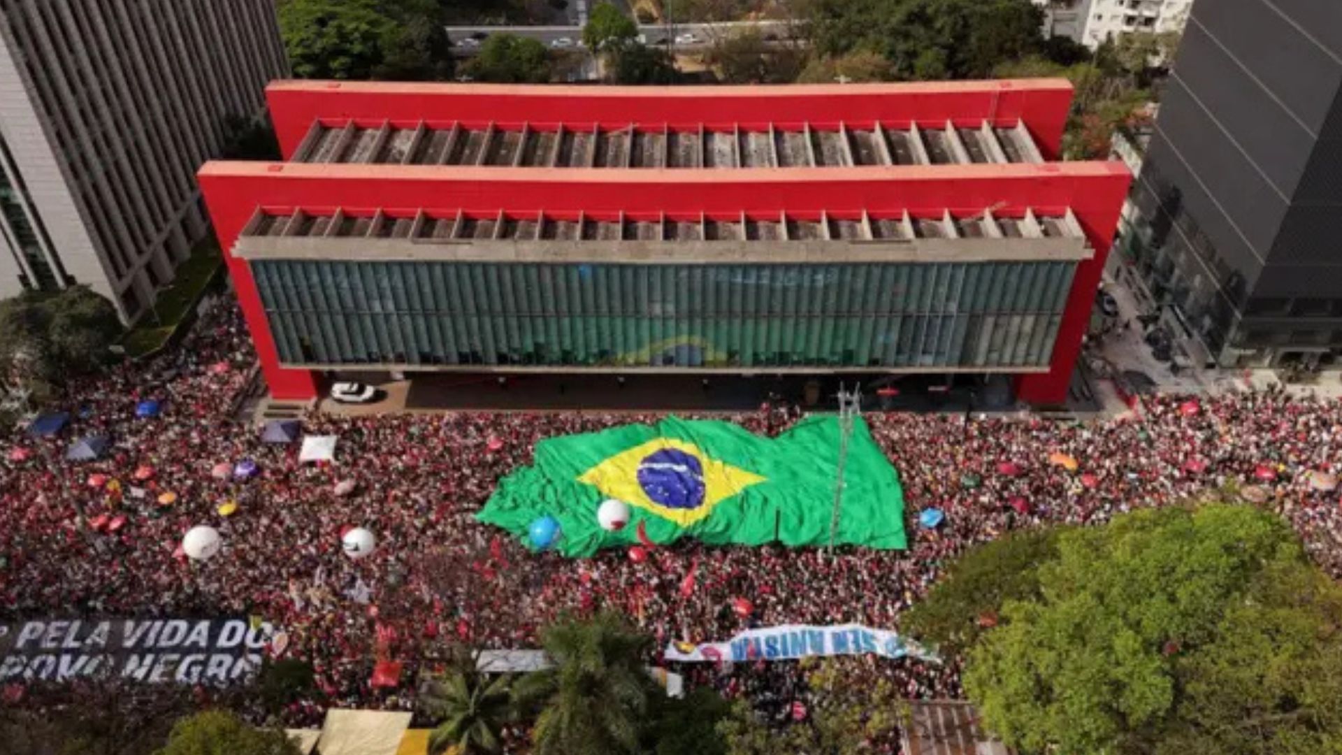 O poder da rua: o que as manifestações revelam