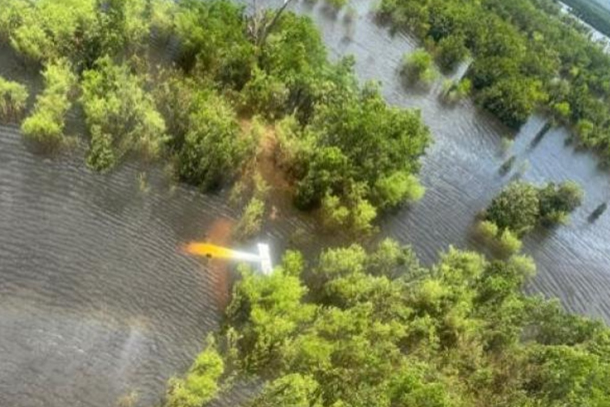 Em ação cinematográfica, caça da FAB atira em avião e piloto é preso