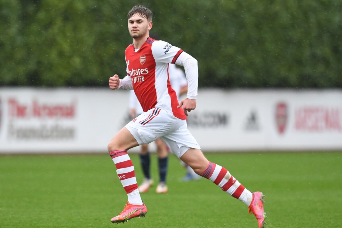 Ex-Arsenal morre após grave lesão cerebral durante jogo
