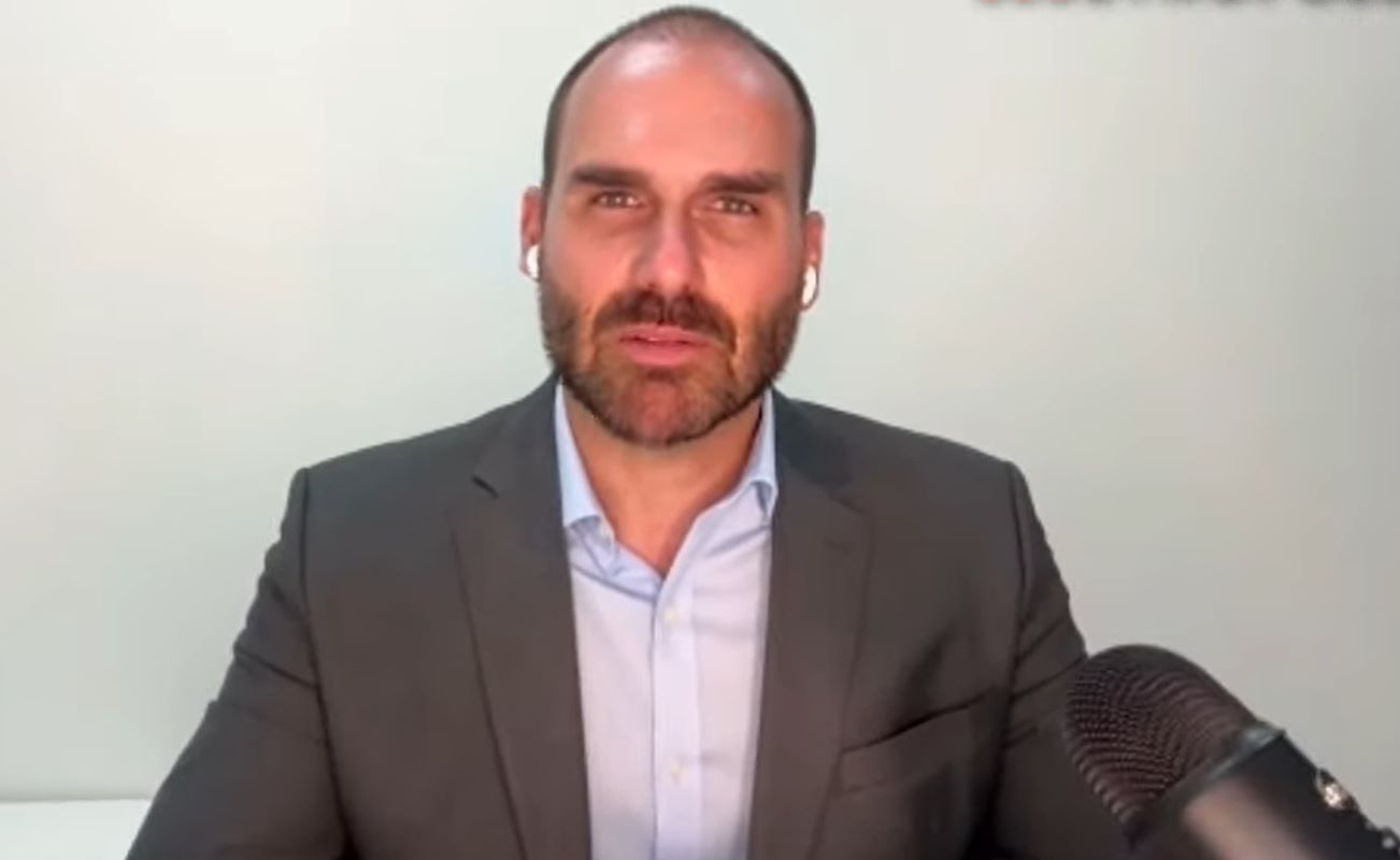 Moraes manda pedido de prisão de Eduardo para PGR se manifestar
