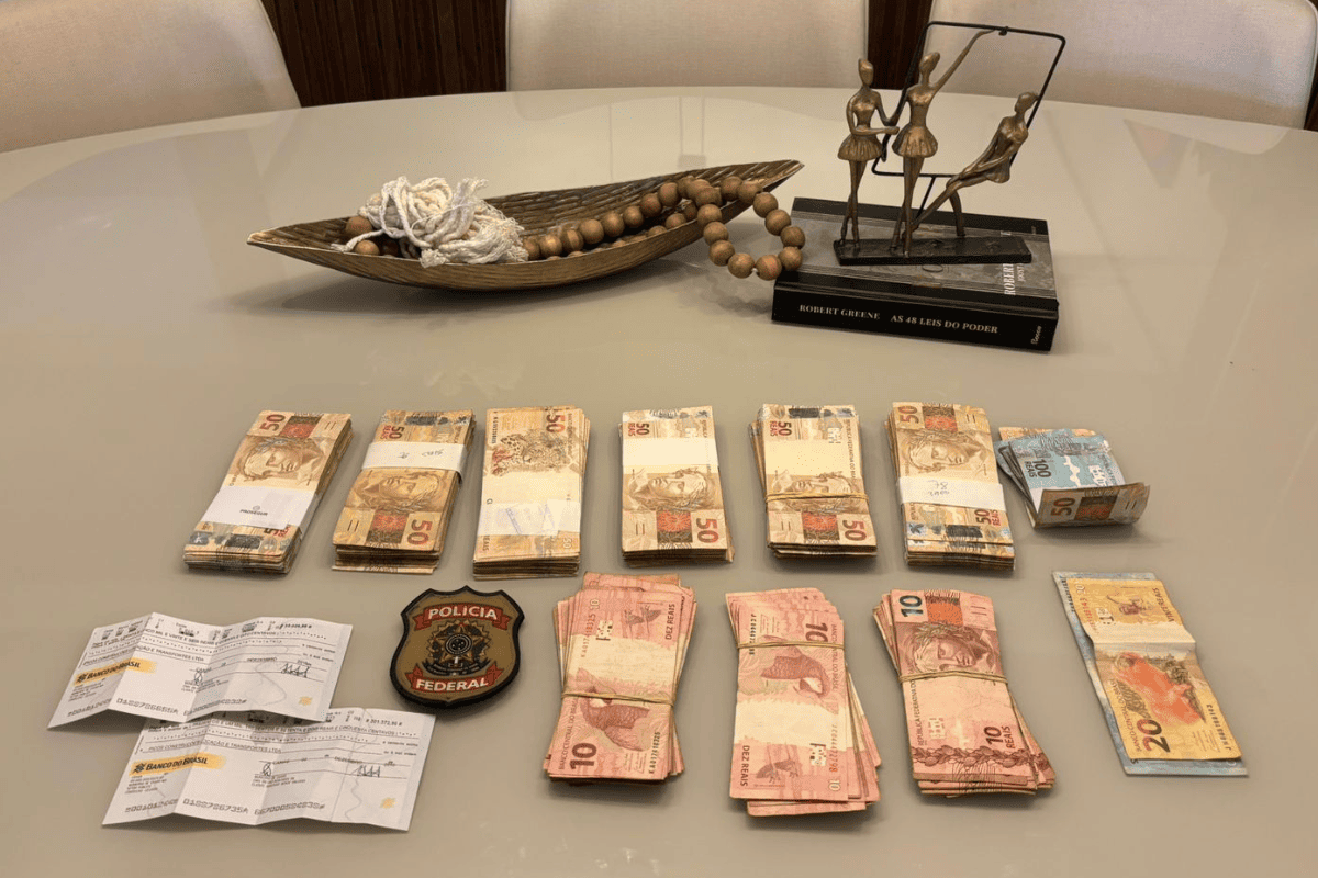 Dinheiro apreendido com o ex-prefeito de Caxias (MA) Fábio Gentil durante a operação Lei do Retorno