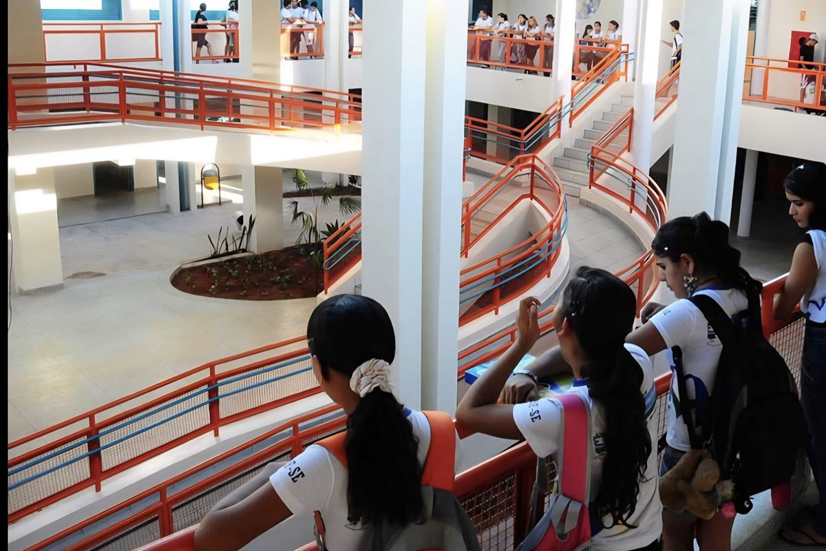 As meninas de escola pública e um cheiro de esperança no ar