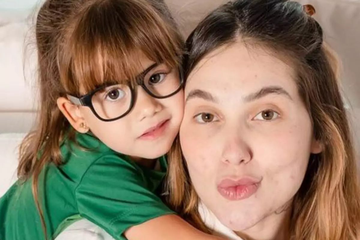Assessoria se pronuncia após filha de Virginia ser internada em SP