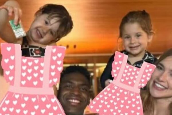 Netinho, irmão de Vini Jr, ao lado de Virginia e das filhas dela - Metrópoles