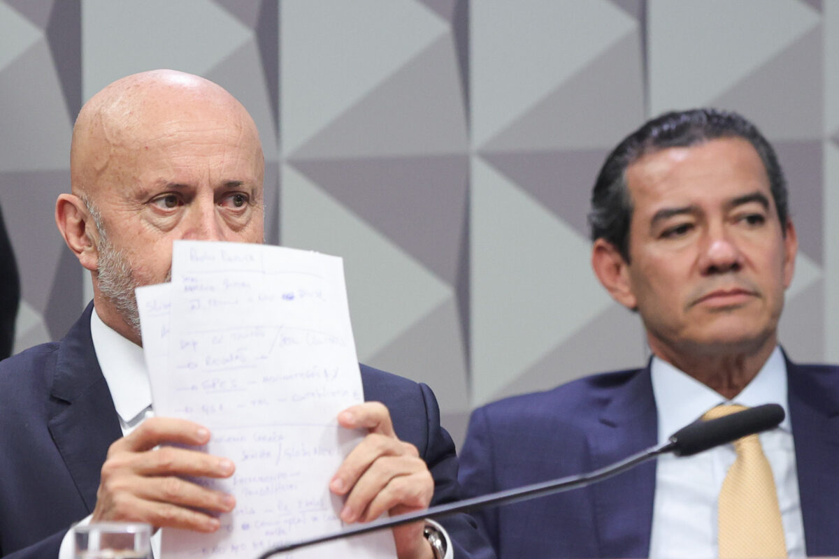 Deputado manda advogado do Careca do INSS calar a boca na CPMI. Vídeo