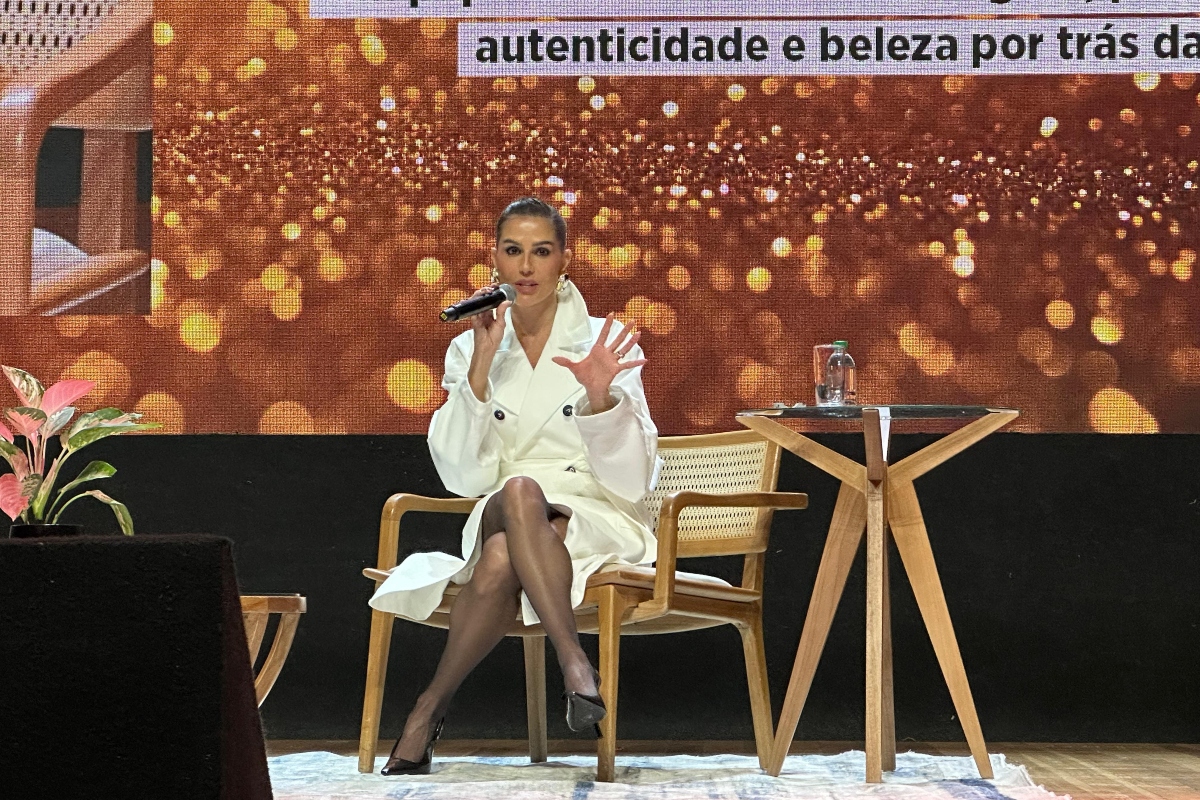 Deborah Secco expõe lado intimista no Metrópoles Talks: “Sou muito real”