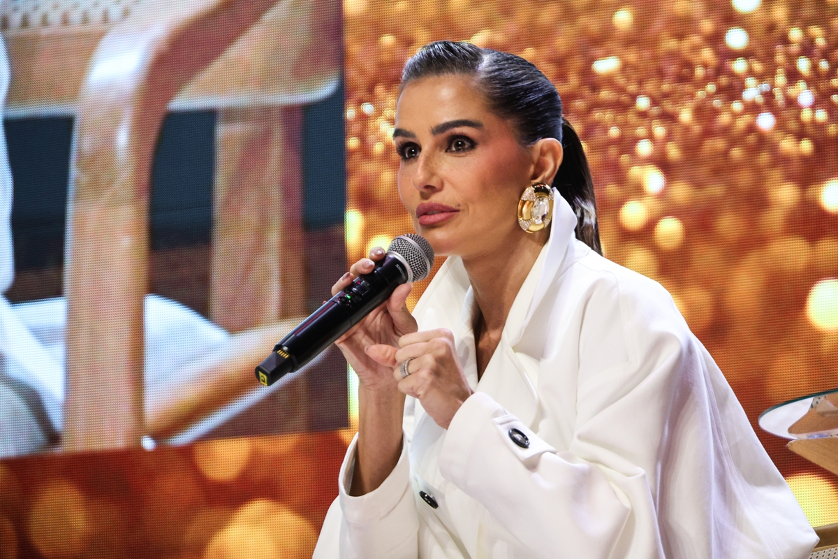 Deborah Secco brilha no Metrópoles Talks em São Paulo