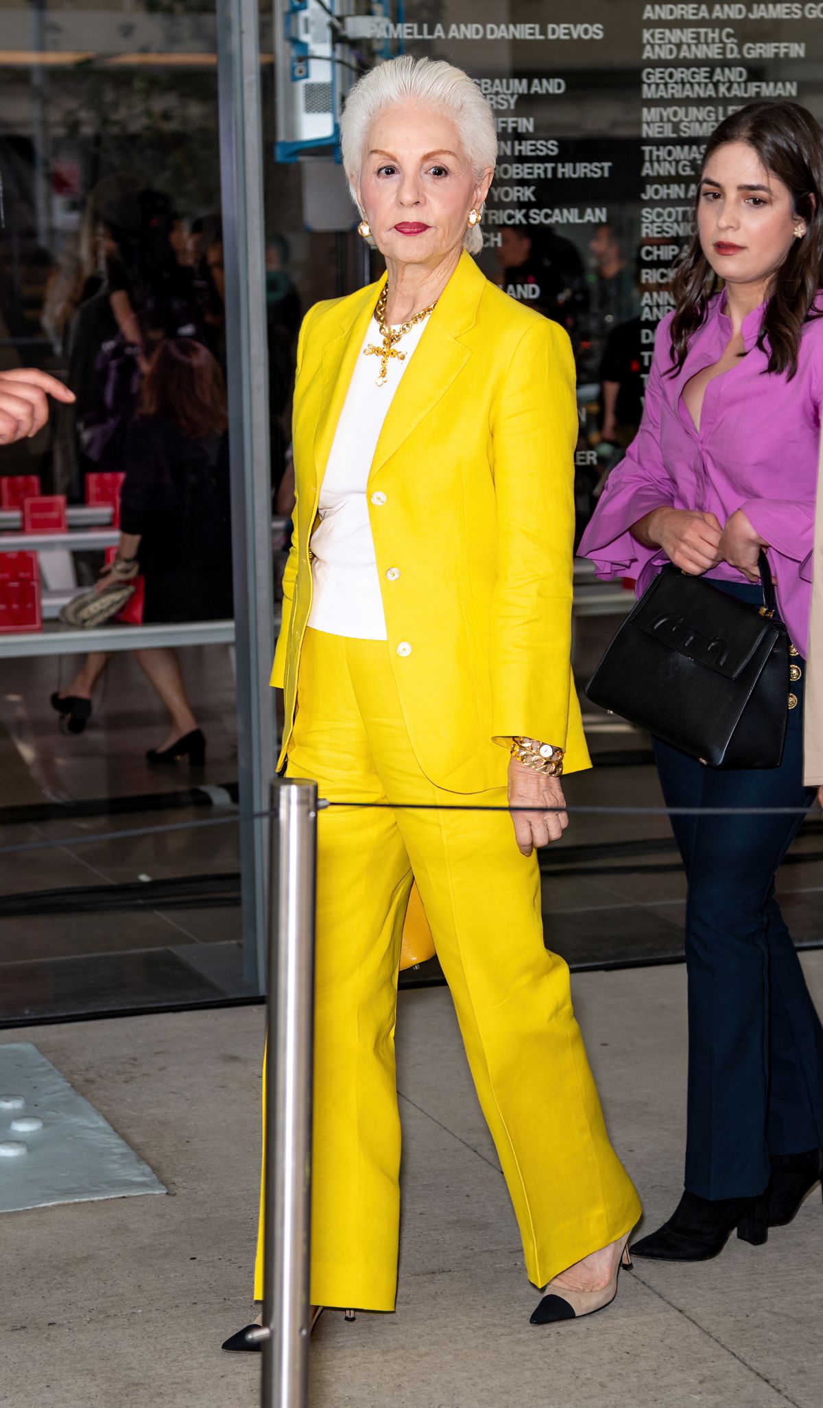 foto com cor. estilista carolina herrera - metrópoles